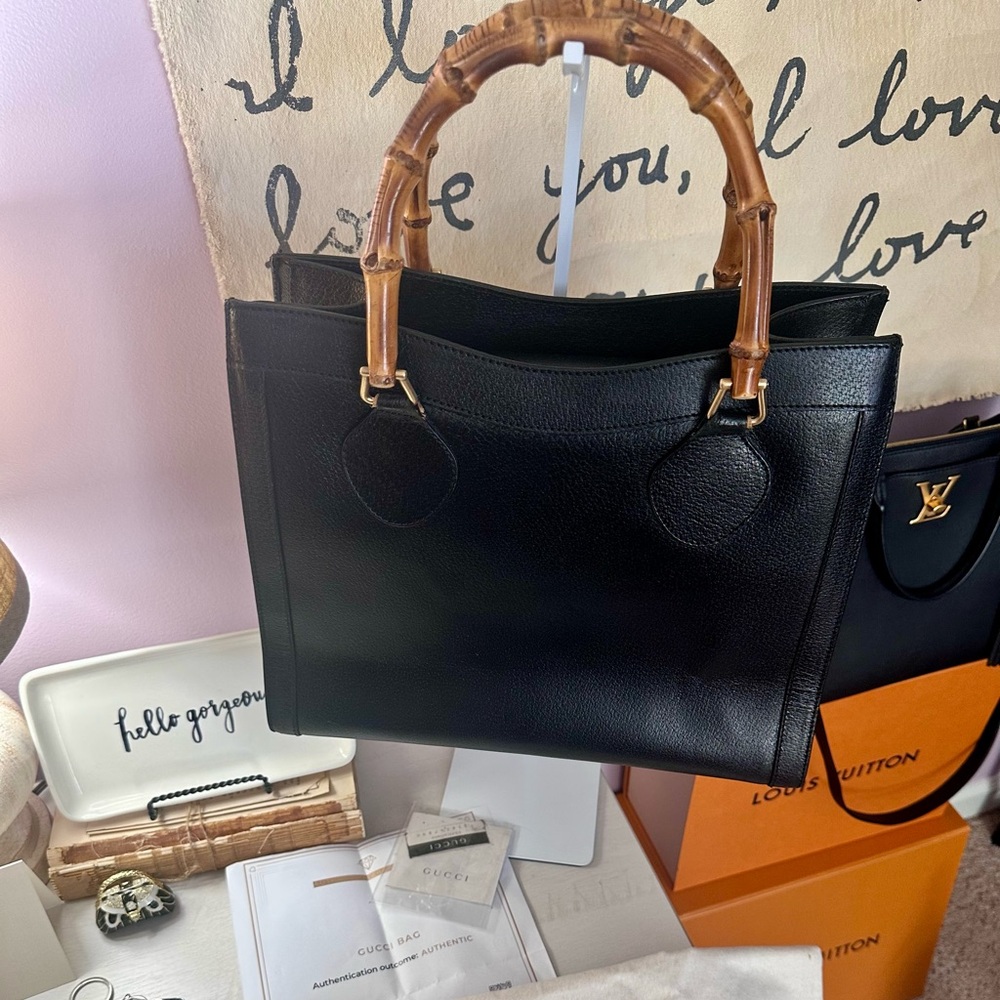 Gucci Black Leather Interior with Gold Accents - Picture 6 of 9